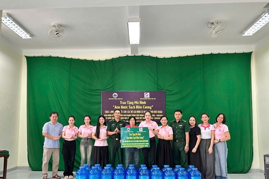 Đắk Lắk: Trao tặng mô hình “nước sạch biên cương” cho người dân