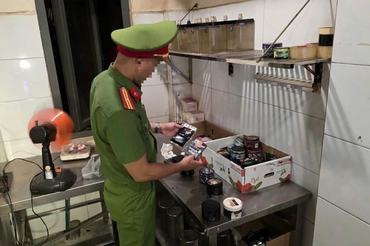 Đột kích quán pub, phát hiện khách dương tính với ma túy và kho hàng “đen”