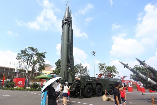 Mãn nhãn với dàn vũ khí, khí tài của Bộ Quốc phòng tại Triển lãm Thành tựu đất nước 80 năm