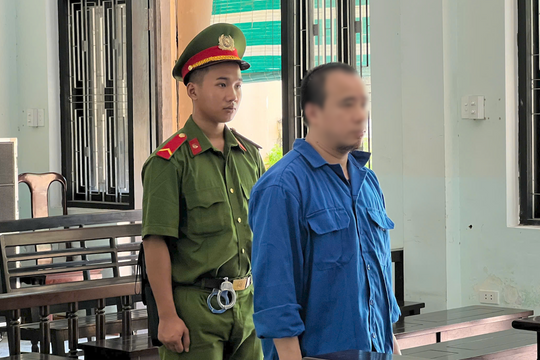 Vào tù vì nhận ‘quà kỷ niệm’ là viên đạn