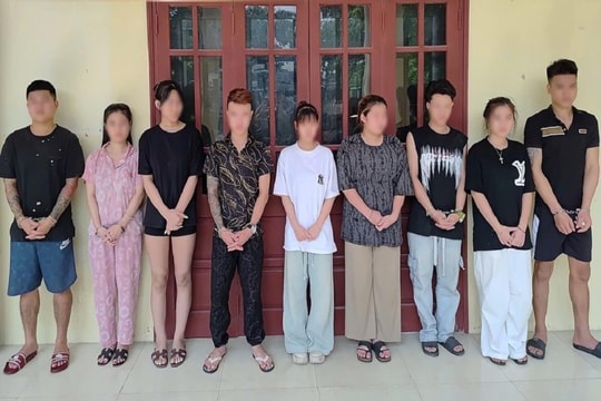 Bắt giữ 9 nam, nữ tổ chức sử dụng ma túy tại khu nhà trọ