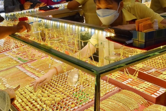 Giá vàng hôm nay 30/8: Mốc 130 triệu đồng/lượng ngày càng gần
