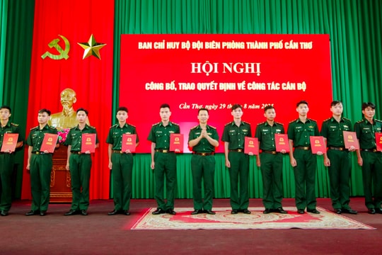 BĐBP TP Cần Thơ công bố trao quyết định về công tác cán bộ