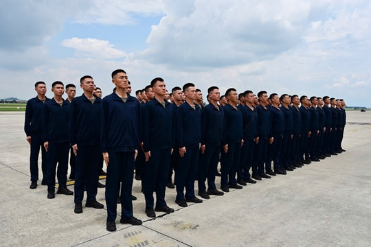 Đoàn quân nhân Trung Quốc đã đến Hà Nội tham gia diễu binh, diễu hành