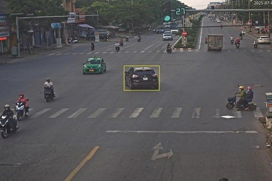 Rẽ trái tùy tiện - thách thức kỷ cương giao thông đô thị