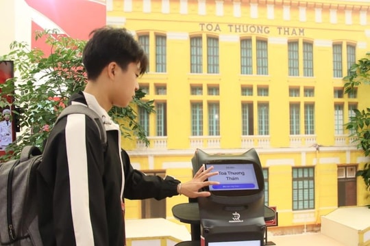 Giới trẻ háo hức khám phá không gian trưng bày TAND tại triển lãm