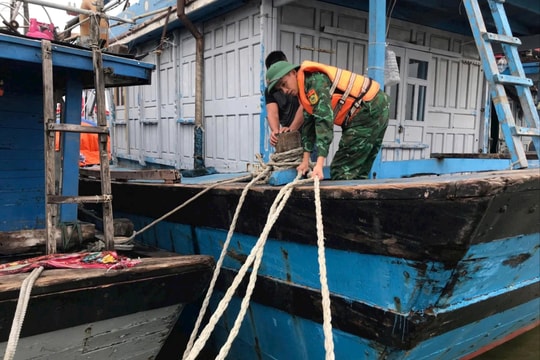 Bão số 6 gây mưa lớn, Huế đối mặt nguy cơ lũ và sạt lở