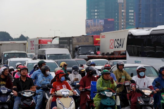 Cửa ngõ phía Đông TP.HCM ùn ứ ngày đầu nghỉ lễ 2/9