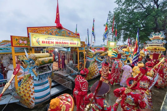 Đặc sắc lễ hội Điện Huệ Nam