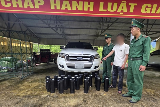 Phát hiện ô tô vận chuyển 256 bình kim loại không rõ nguồn gốc