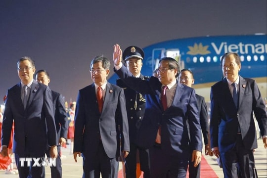 Thủ tướng bắt đầu chuyến tham dự Hội nghị Thượng đỉnh SCO 2025 tại Trung Quốc