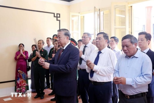 Tổng Bí thư dâng hương và thăm nơi Chủ tịch Hồ Chí Minh soạn Tuyên ngôn Độc lập