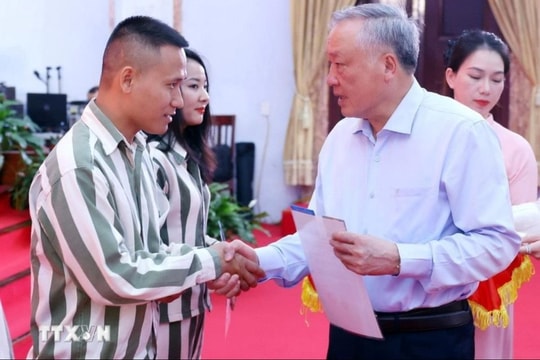 Phó Thủ tướng Thường trực CP Nguyễn Hòa Bình dự Lễ công bố Quyết định đặc xá