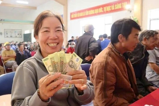 Người dân Lâm Đồng phấn khởi nhận quà Tết Độc lập