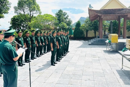 Đồn Biên phòng Cửa khẩu quốc tế Móng Cái dâng hương tưởng niệm Anh hùng liệt sĩ Pò Hèn