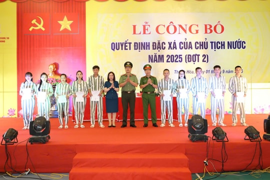 Trai giam Thanh Phong công bố Quyết định đặc xá cho 352 phạm phân