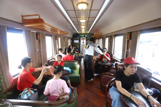 Mô hình đoàn tàu của ngành đường sắt Việt Nam thu hút du khách