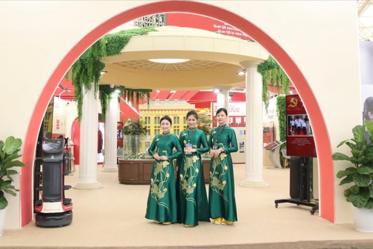 Rực rỡ sắc màu trong không gian trưng bày của TAND tại triển lãm thành tựu 80 năm đất nước