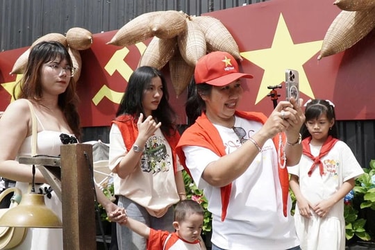 Những quán cà phê "hút" giới trẻ dịp 2/9 ở TP.HCM