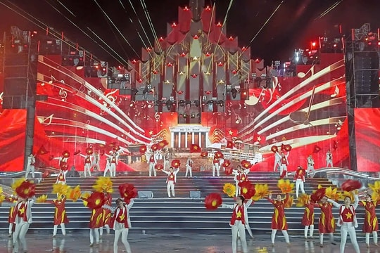 Ánh sao độc lập - Bản hùng ca Mùa thu Tháng Tám