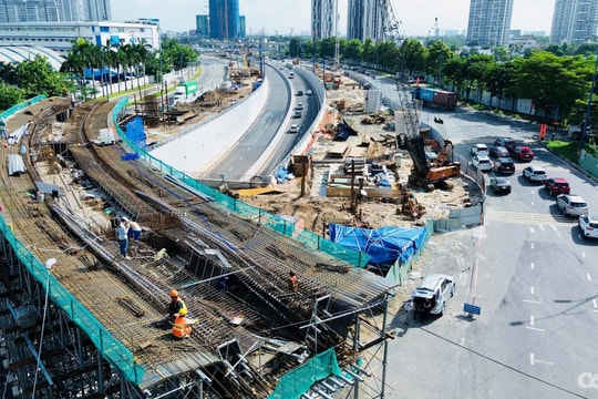 Thi công xuyên lễ ở nút giao hiện đại nhất TP.HCM