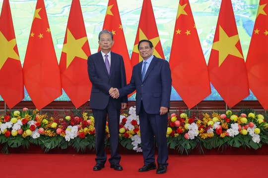 Thủ tướng Phạm Minh Chính hội kiến Ủy viên trưởng Nhân đại Toàn quốc Trung Quốc