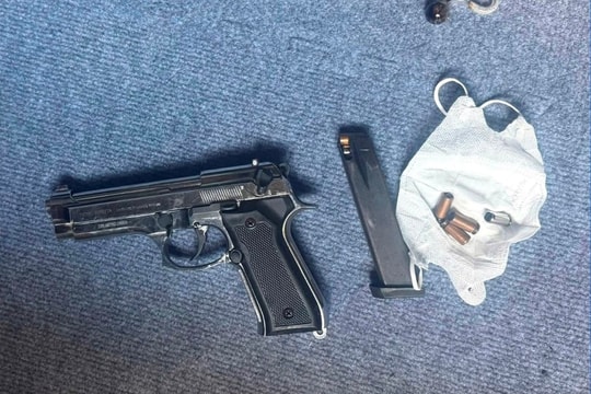 Bắt đối tượng mua bán ma túy, thủ sẵn súng đạn trong nhà