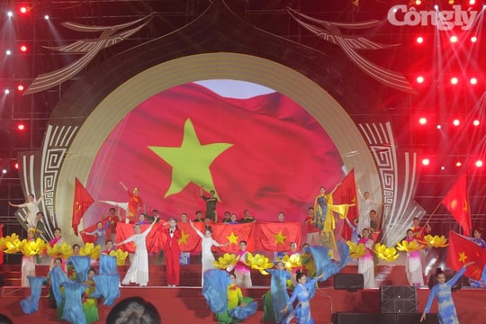 Ninh Bình: Hàng nghìn người dự chương trình nghệ thuật đặc biệt chào mừng Quốc khánh 2/9