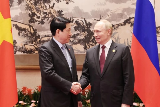 Chủ tịch nước Lương Cường hội kiến Tổng thống Nga Vladimir Putin