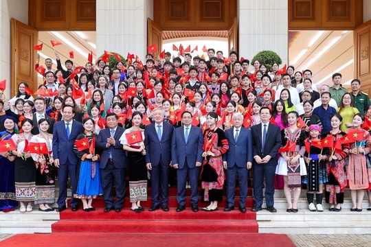 Agribank nhận Bằng khen của Thủ tướng vì chung tay xóa nhà tạm, nhà dột nát