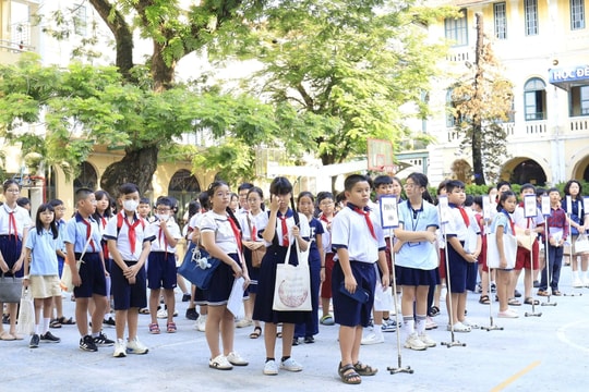 TP.HCM: Không nhận hoa chúc mừng ngày khai giảng