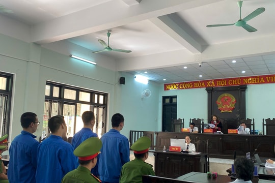 Xét xử nhóm giấu súng quân dụng ở Huế