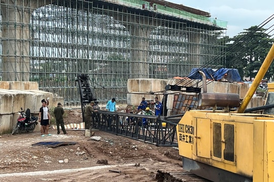 Sập cần cẩu ở gói thầu Vành đai 3 TP.HCM