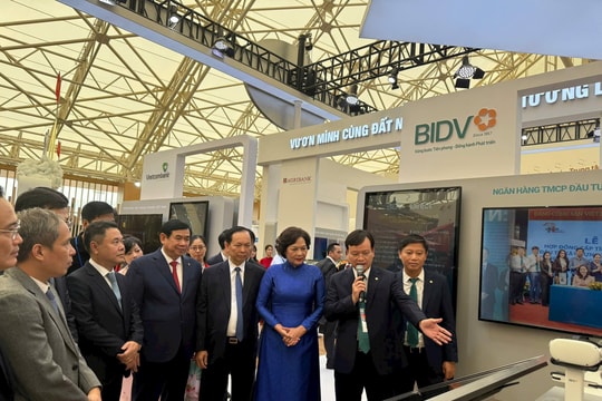 Gần 10 ngàn người thăm gian hàng BIDV tại triển lãm thành tựu đất nước
