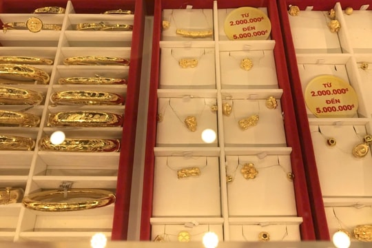 Giá vàng hôm nay 4/9: Vàng trong nước tiến sát đỉnh 134 triệu