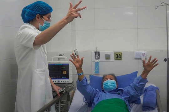 Phẫu thuật thành công túi phình mạch não cho cụ bà 90 tuổi