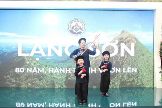 Điệu Then vang giữa biển người