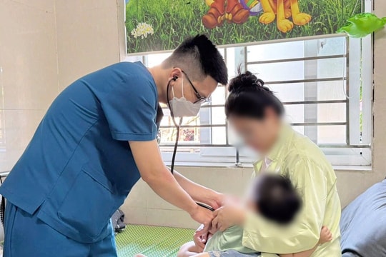 Bé 8 tháng tuổi nhập viện cấp cứu do bị ngộ độc thuốc nhỏ mũi