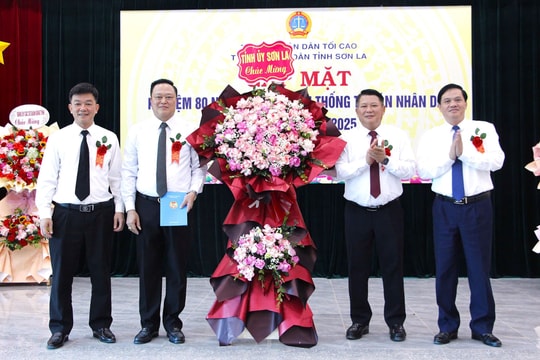 TAND tỉnh Sơn La gặp mặt Ngày truyền thống Tòa án nhân dân