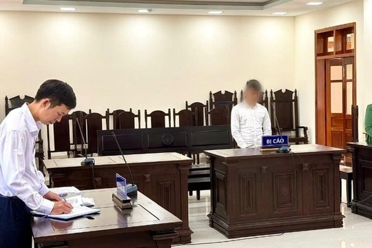 Cướp điện thoại để lấy tiền tiêu xài