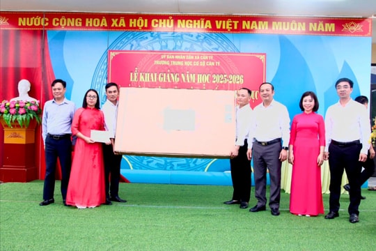 Món quà ý nghĩa từ TAND tỉnh Tuyên Quang nhân dịp khai giảng