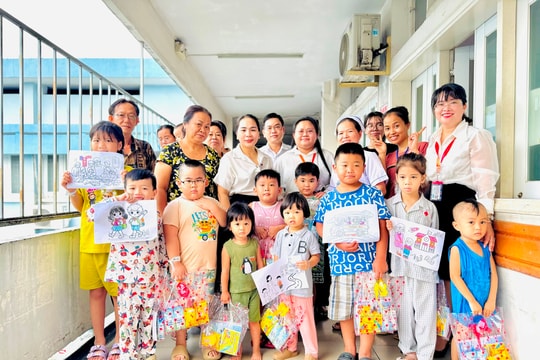Lễ khai giảng "đặc biệt" ở khoa Nhi bệnh viện