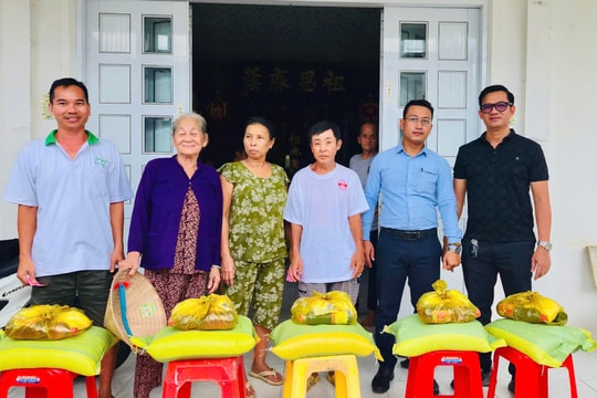 Những phần quà tình nghĩa cho người nghèo, khó khăn nhân mùa Vu Lan