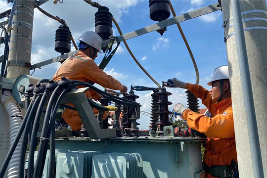 Khách hàng được EVNNPC giải quyết kịp thời phản ánh hóa đơn tháng 8/2025