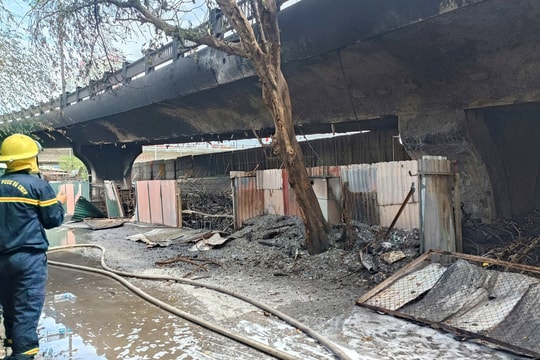 Công an Hà Nội thông tin về vụ cháy bãi xe ở chân cầu Vĩnh Tuy