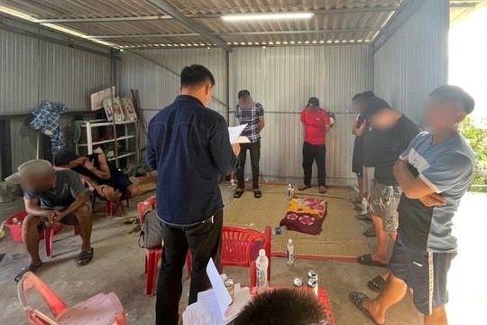 Bắt quả tang 6 đối tượng đánh bạc bằng hình thức xóc đĩa