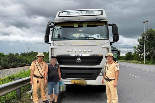 Bắt giữ vụ vận chuyển pháo nổ trái phép trên Quốc lộ 1A