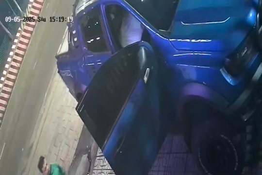 Ngủ qua đêm quên khóa cửa xe mất gần 30 cây vàng