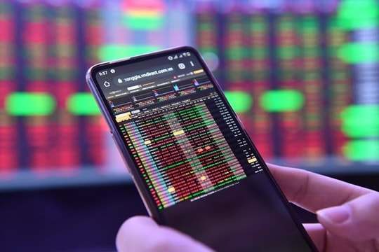 Nhà đầu tư cá nhân mở tài khoản chứng khoán cao kỷ lục