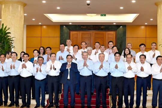 Bộ Chính trị cho ý kiến về công tác chuẩn bị Đại hội Đảng bộ Chính phủ